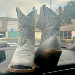 These white cowboy boots from Idylewind are brand new and never worn. Size 7.